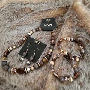 Jewelry Set From Mixit